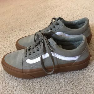 Old skool vans with gum sole